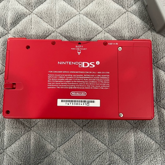 Red Nintendo dsi with charger - Picture 3 of 4